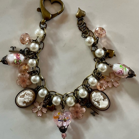 Victorian Inspired Cameo Charm Bracelet VTG Pink Blush Venetian Lampwork Beads - Picture 11 of 16